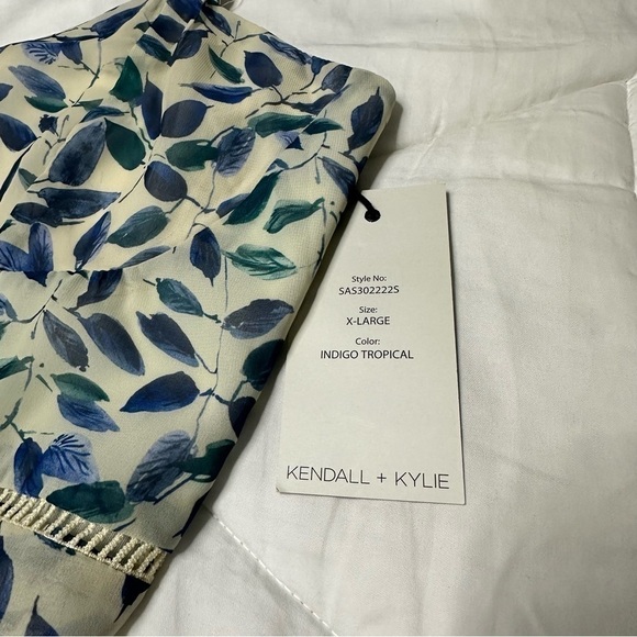 Kendall + Kylie Women's Indigo Tropical Leaf Ruffled Strap Cami Top Size XL NWT - Picture 7 of 7